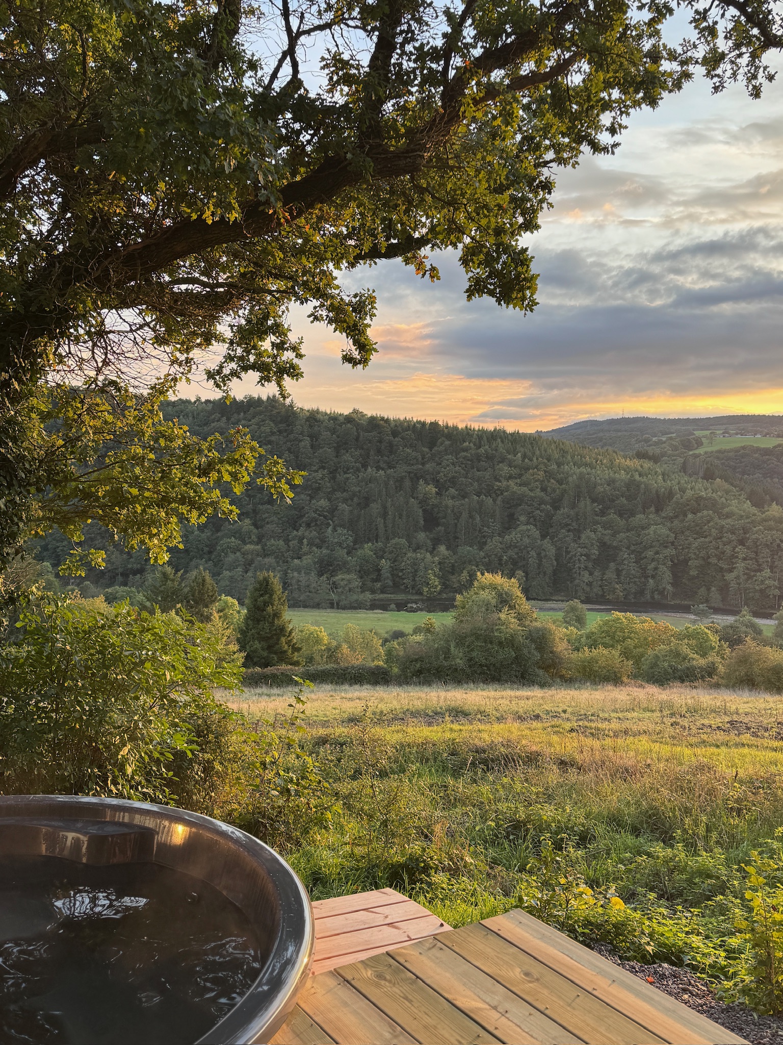 gallery.images.hottub